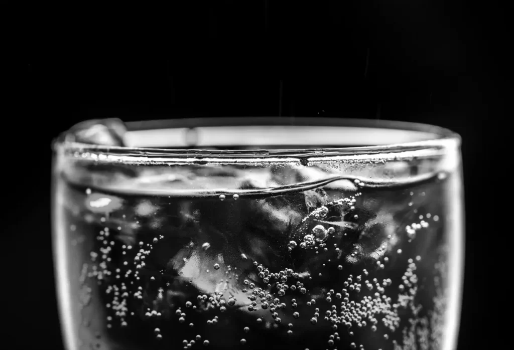 woda gazowana soda szklanka macro