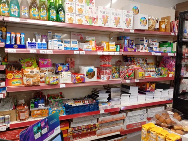 Wnętrze punktu wymiany nabojów CO2 Delikatesy Premium, Wysoka Głogowska/ k. remizy, Wysoka Głogowska