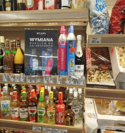 Wnętrze punktu wymiany nabojów CO2 Gminna Spółdzielnia "Samopomoc chłopska”, Malawa 832A, Malawa