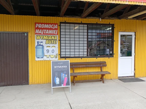 Wejście do punktu wymiany nabojów CO2 Woj-Gaz Halina Wojewódka przy Niebylec 219, Niebylec