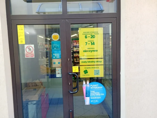 Wejście do punktu wymiany nabojów CO2 Groszek (Mieszka I) przy ul. Czecha 14, Rzeszów
