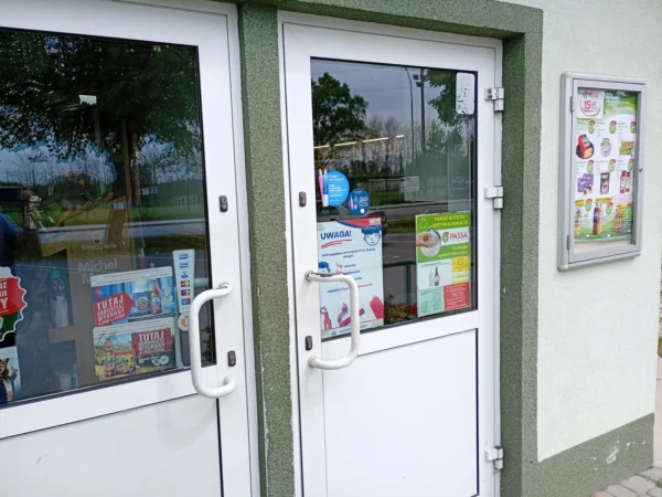 Wejście do punktu wymiany nabojów CO2 Albatros Smolarzyny przy Smolarzyny 121, Smolarzyny