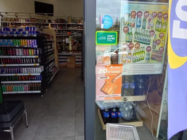 Wejście do punktu wymiany nabojów CO2 pp-DELIAKSZOO_12 przy Czarnoleśna 39, Ruda Śląska