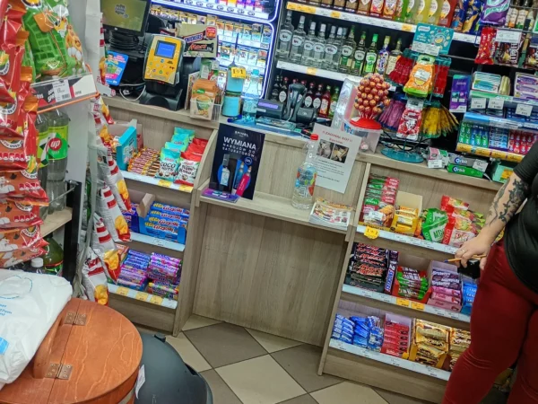 Wnętrze punktu wymiany nabojów CO2 pp-DELIAKSZOO_15, Ogrodowa 8, Sączów