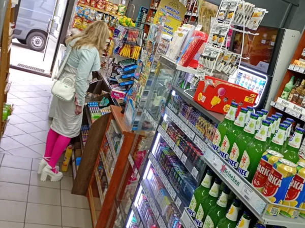 Wnętrze punktu wymiany nabojów CO2 pp-DELIAKSZOO_2, Sienkiewicza 320, Bobrowniki