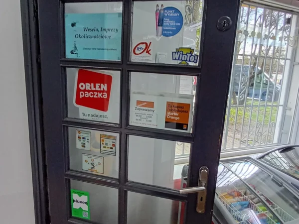 Wejście do punktu wymiany nabojów CO2 pp-DELIKKSZOO_17 przy Zamkowa 23, Tworóg