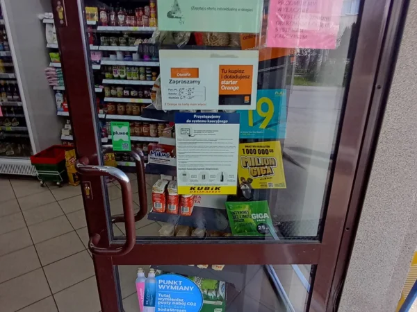 Wejście do punktu wymiany nabojów CO2 pp-DELIKKSZOO_4 przy Ogrodowa 22, Pińczyce