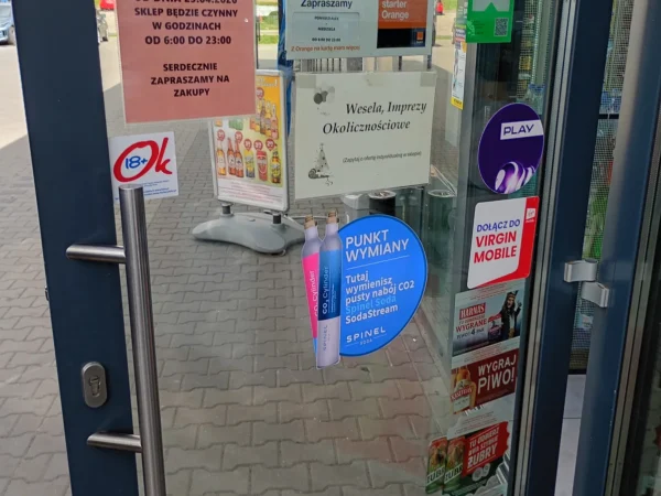 Wejście do punktu wymiany nabojów CO2 pp-DELIKKSZOO_36 przy Grunwaldzka 15, Zabrze