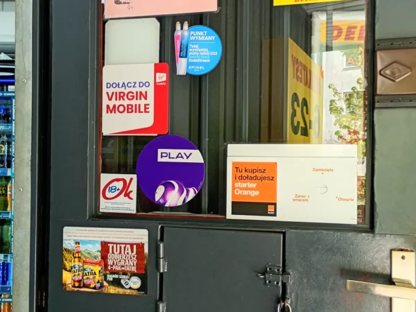 Wejście do punktu wymiany nabojów CO2 pp-DELIKKSZOO_1 przy Węglowa 71, Bieruń