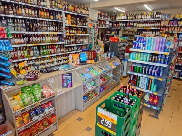 Wnętrze punktu wymiany nabojów CO2 pp-DELIKKSZOO_9, Ks. Bpa.Bogedaina 14, Chorzów