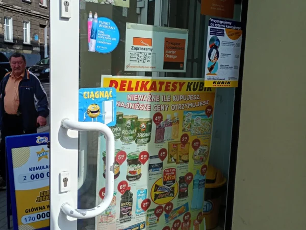 Wejście do punktu wymiany nabojów CO2 pp-DELIKKSZOO_10 przy Piekarska 40m.5, Bytom
