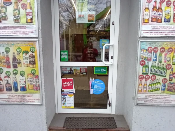 Wejście do punktu wymiany nabojów CO2 pp-DELIKKSZOO_25 przy Frenzla 46, Bytom
