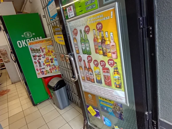 Wejście do punktu wymiany nabojów CO2 pp-DELIKKSZOO_3 przy Cieszyńska 12, Zabrze