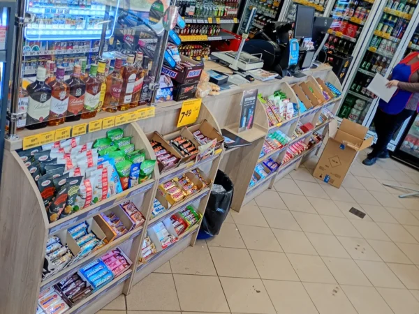 Wnętrze punktu wymiany nabojów CO2 pp-DELIKKSZOO_30, Narutowicza 4m.3, Bytom