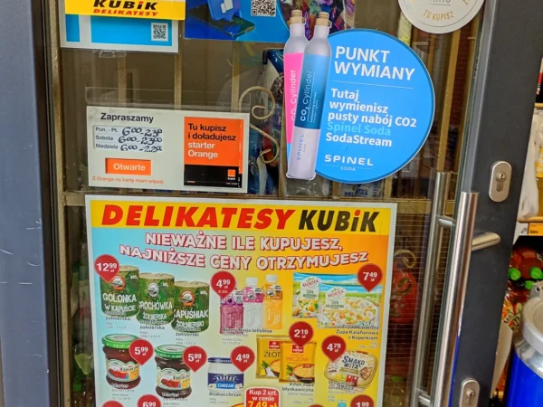 Wejście do punktu wymiany nabojów CO2 pp-DELIKKSZOO_6 przy 1-go Maja 3m.8, Świętochłowice