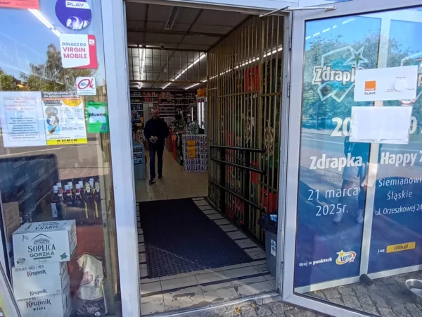 Wejście do punktu wymiany nabojów CO2 DELIKATESY TOMASZ KUBIK, KATARZYNA KUBIK S.C. przy SIEMIANOWICKA 5, BYTOM