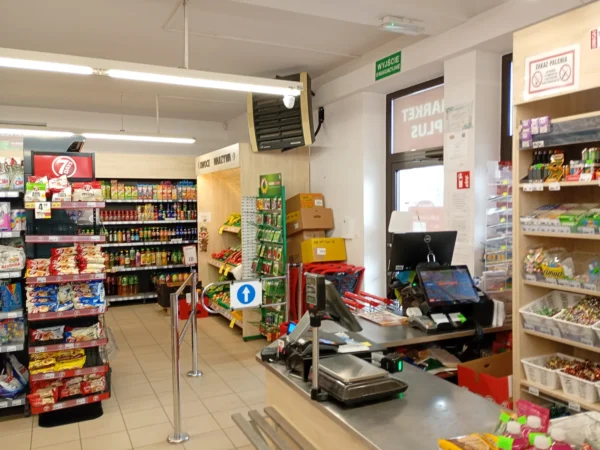 Wnętrze punktu wymiany nabojów CO2 Market Plus Zarębki, Zarębki 76A, Kolbuszowa