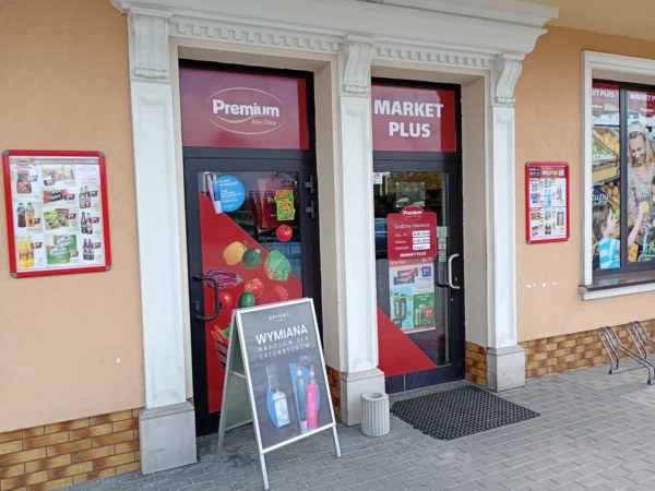 Wejście do punktu wymiany nabojów CO2 Market Plus Zarębki przy Zarębki 76A, Kolbuszowa