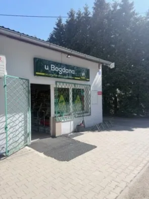 Wejście do punktu wymiany nabojów CO2 "U BOGDANA" S.C. BOGDAN LEMAŃSKI, BOGDAN ZAWADA przy GŁÓWNA 9, KRZYŻOWICE
