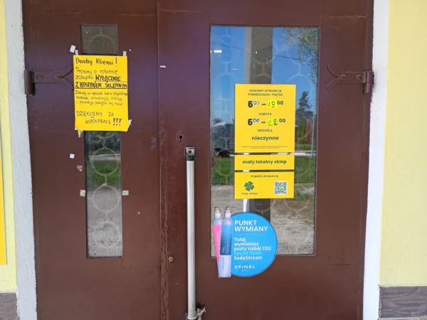 Wejście do punktu wymiany nabojów CO2 Sklep ABC przy Wola Komborska, Korczyna