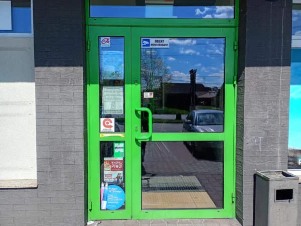 Wejście do punktu wymiany nabojów CO2 Delikatesy Centrum Giedlarowa przy Giedlarowa 278, Leżajsk