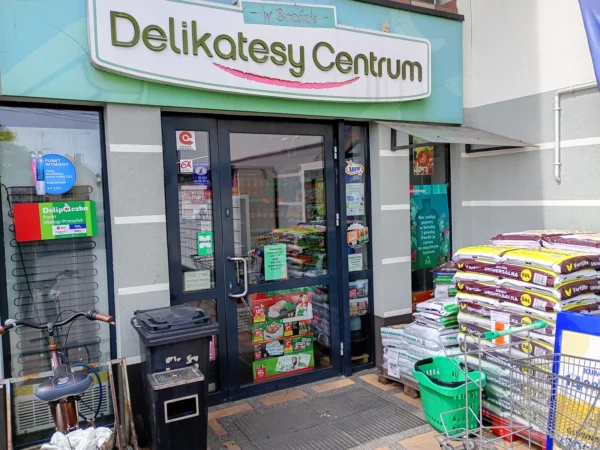 Wejście do punktu wymiany nabojów CO2 Delikatesy Centrum Brzóza Królewska przy Brzóza Królewska 1036, Brzóza Królewska