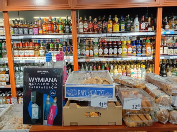 Wnętrze punktu wymiany nabojów CO2 MarketVita Rakszawa, Rakszawa 331A, Rakszawa