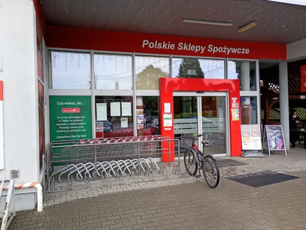 Wejście do punktu wymiany nabojów CO2 MarketVita Rakszawa przy Rakszawa 331A, Rakszawa