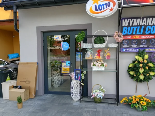 Wejście do punktu wymiany nabojów CO2 GRZEGORZ LESZCZAK przy KLASZTORNA 2A, LEŻAJSK