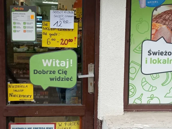 Wejście do punktu wymiany nabojów CO2 Odido przy ul. Młyńska 1, Januszowice