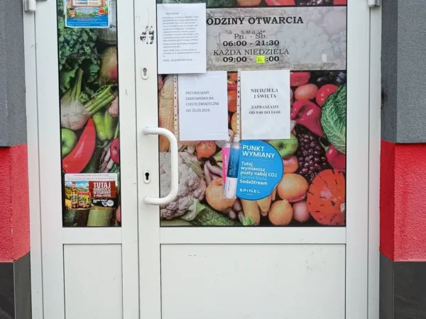 Wejście do punktu wymiany nabojów CO2 Malinka przy ul. Rolnicza 7, Tarnów