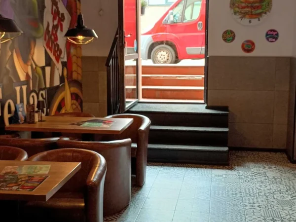 Wnętrze punktu wymiany nabojów CO2 Meat Fellas, ul. Bosacka 7, Kraków