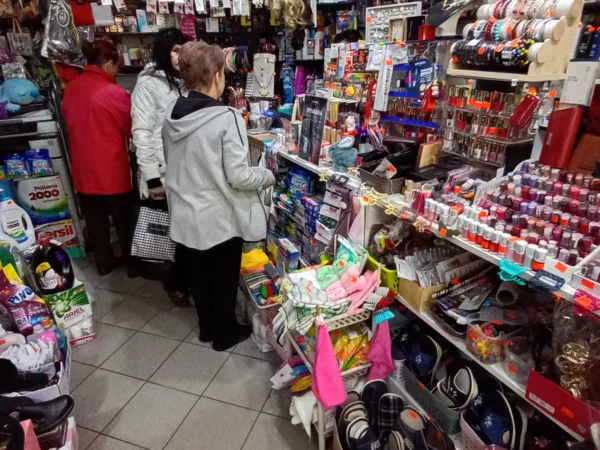 Wnętrze punktu wymiany nabojów CO2 Wielobranżowy, Daleka 36, Bytom