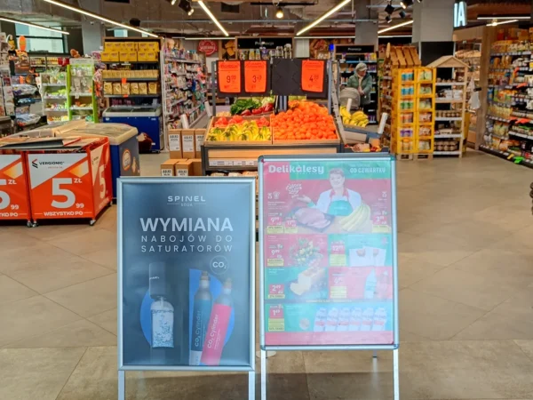 Wejście do punktu wymiany nabojów CO2 Delikatesy Centrum przy Błogosławionej Karoliny 14, Rzeszów