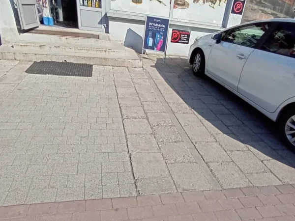 Wejście do punktu wymiany nabojów CO2 Auto punkt przy Opolska 27, Tarnowskie gory