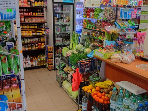 Wnętrze punktu wymiany nabojów CO2 Spożywczy, Spacerowa 1, Dulowa