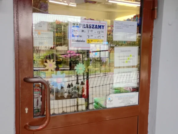 Wejście do punktu wymiany nabojów CO2 Spożywczy przy Spacerowa 1, Dulowa