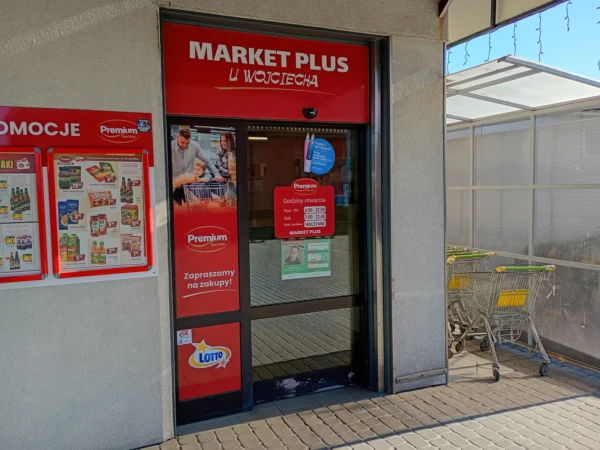 Wejście do punktu wymiany nabojów CO2 Delikatesy Premium Leżajsk przy ul. Sarnowa 26, Leżajsk