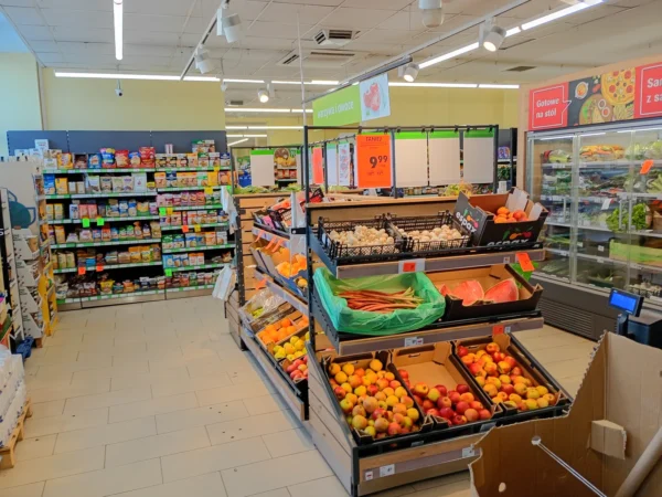 Wnętrze punktu wymiany nabojów CO2 Delikatesy Centrum Żołynia, ul. Rynek 19, Żołynia