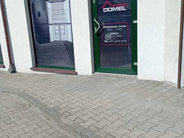 Wejście do punktu wymiany nabojów CO2 Domel przy Ogrodowa 23a, Kalisz