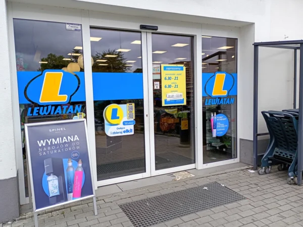 Wejście do punktu wymiany nabojów CO2 Lewiatan Świlcza przy Świlcza 330, Świlcza