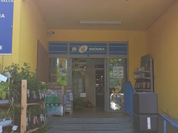 Wejście do punktu wymiany nabojów CO2 PSB Mrówka przy Stefana Żeromskiego 1e, Słomniki