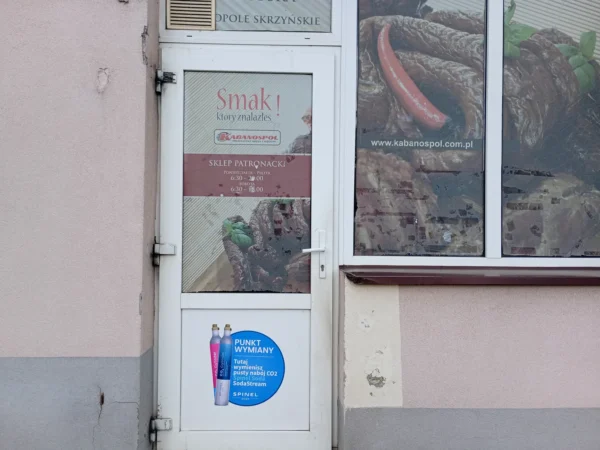Wejście do punktu wymiany nabojów CO2 Sklep Abc Wielopole Skrzyńskie przy ul. Rynek, Wielopole Skrzyńskie