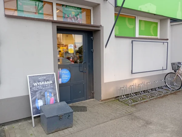 Wejście do punktu wymiany nabojów CO2 Delikatesy Centrum Łętownia przy Łętownia 33, Łętownia