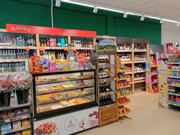 Wnętrze punktu wymiany nabojów CO2 Delikatesy Centrum Besko, ul. Bieszczadzka 13, Besko