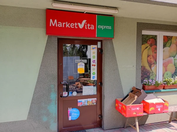 Wejście do punktu wymiany nabojów CO2 MarketVita express Łąka przy Łąka 108, Łąka
