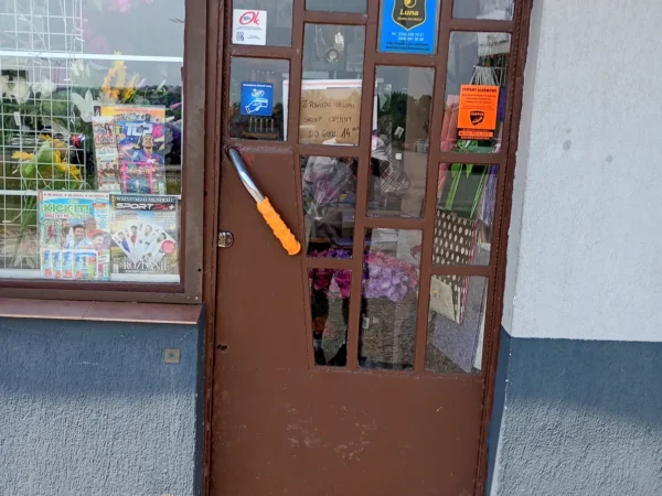 Wejście do punktu wymiany nabojów CO2 Prasa papierosy przy Wysoka12a, Sosnowiec