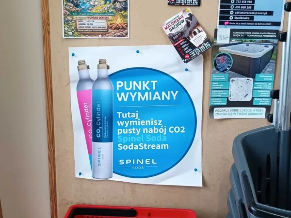 Wejście do punktu wymiany nabojów CO2 "HOSANA 2" s.c. Magdalena Stoch, Mariusz Stoch przy ul. Tatrzańska 61, Poronin