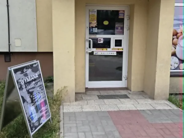 Wejście do punktu wymiany nabojów CO2 PRZEDSIĘBIORSTWO USŁUGOWO - HANDLOWE CEL TOMASZ BĘBACZ przy Groszek, ul. Dewońska 17, K