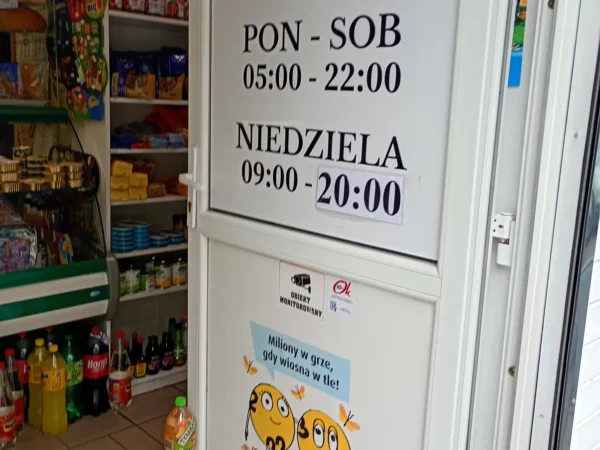 Wejście do punktu wymiany nabojów CO2 Sklepik spożywczy przy Energetykow14, Łaziska Górne